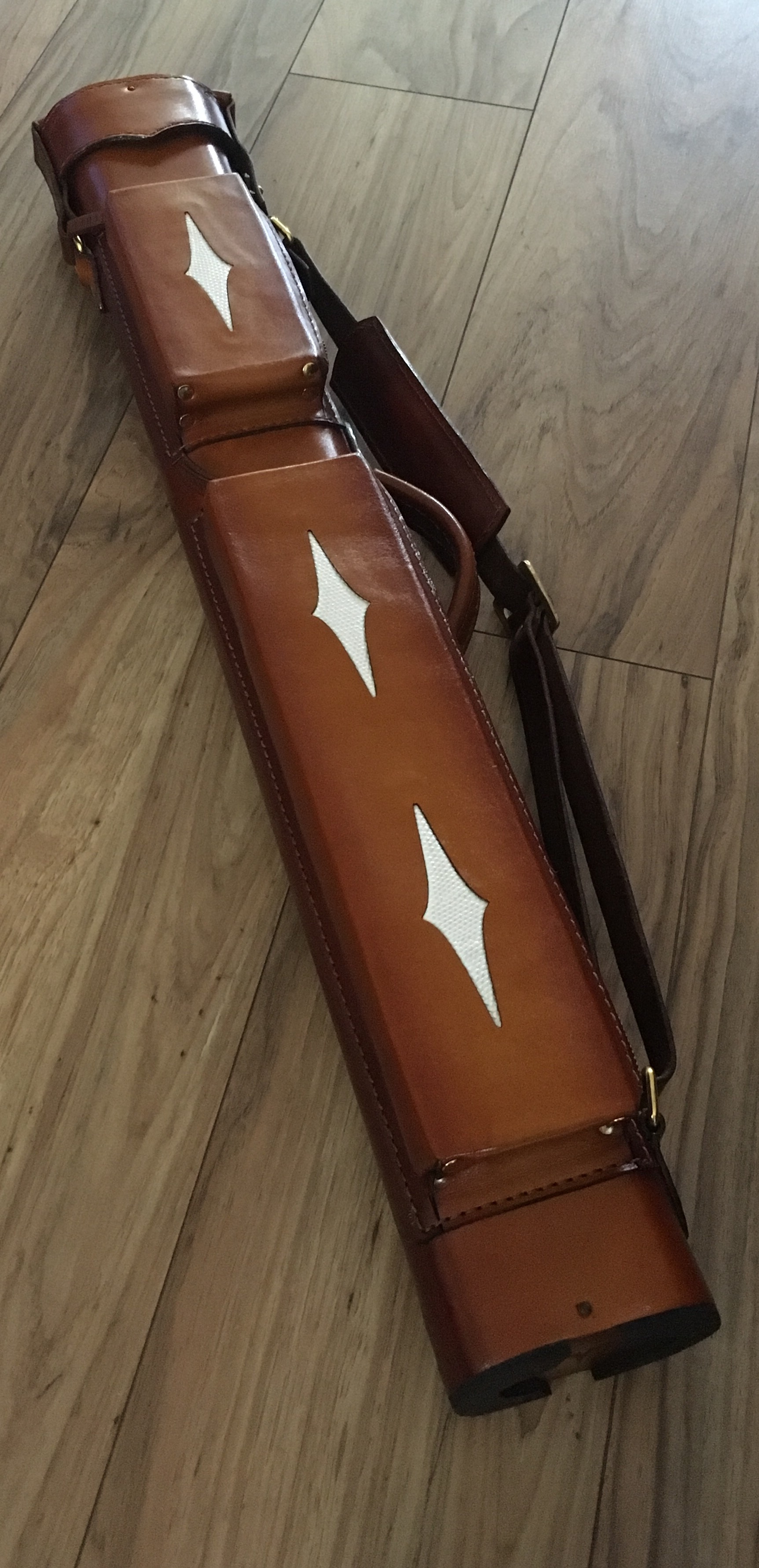 Volturi Cherry Brown Cowhide Case Volturi Cherry Brown Cowhide Case